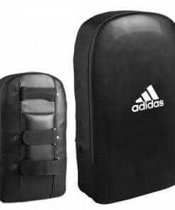 Adidas Striking Shield Dimensioni: 50x30x12 cm.