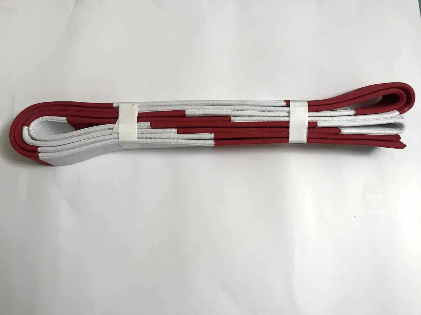 profilo del karate-belt-tokyodo-rosso-e-bianco-shihan