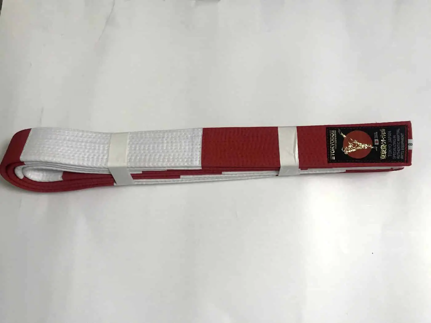 karate-belt-tokyodo-rosso-e-bianco-shihan