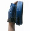 guanti-karate-focus-round-arawaza-nero-blu-